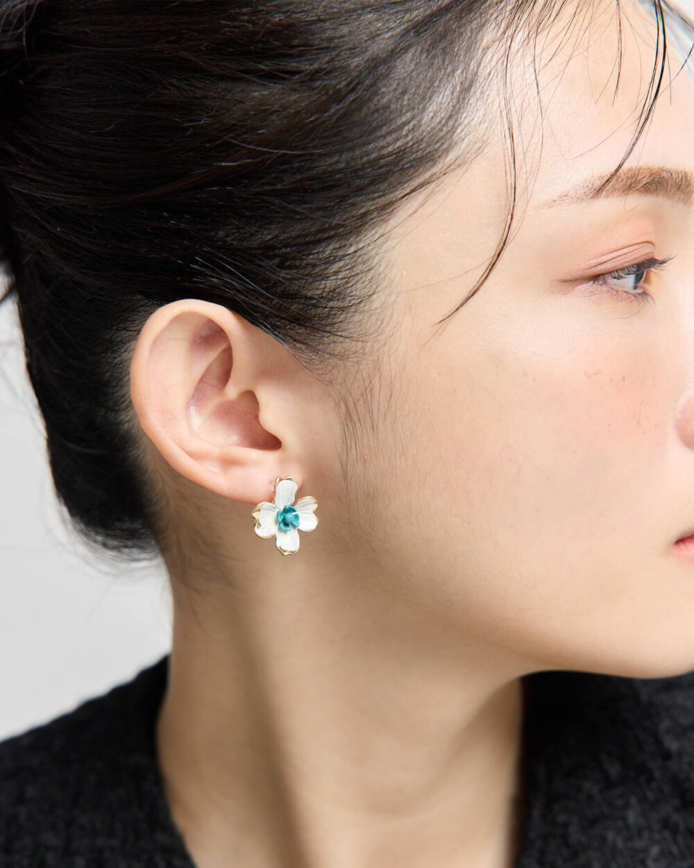 Eco安珂,韓國飾品,韓國耳環,花葉耳環,花花耳環,貼耳耳環,釉彩耳環,藍綠色耳環,花朵耳環,針式耳環,矽膠夾耳環,低敏耳環,低敏矽膠夾耳環,夾式耳環,低敏夾式耳環,透明耳夾,派對耳環,聖誕飾品,聖誕節耳環,派對飾品