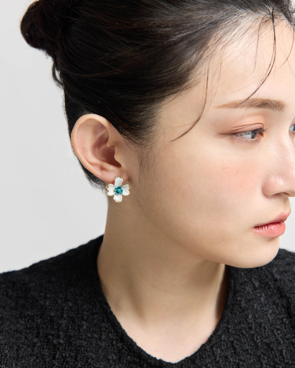 Eco安珂,韓國飾品,韓國耳環,花葉耳環,花花耳環,貼耳耳環,釉彩耳環,藍綠色耳環,花朵耳環,針式耳環,矽膠夾耳環,低敏耳環,低敏矽膠夾耳環,夾式耳環,低敏夾式耳環,透明耳夾,派對耳環,聖誕飾品,聖誕節耳環,派對飾品