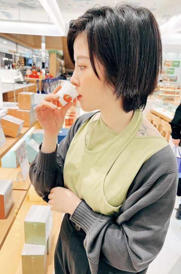 在翰方御品試喝順孅茶,一喝就愛上!(圖片/孫寧)