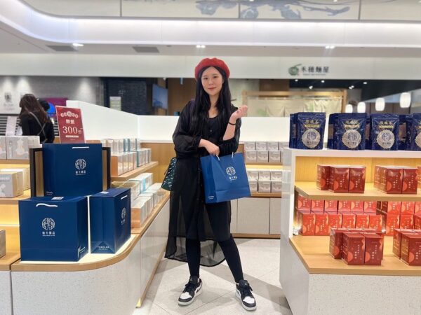 實體櫃太好逛了吧!翰方御品產品我都好需要!!(圖片/Nora)