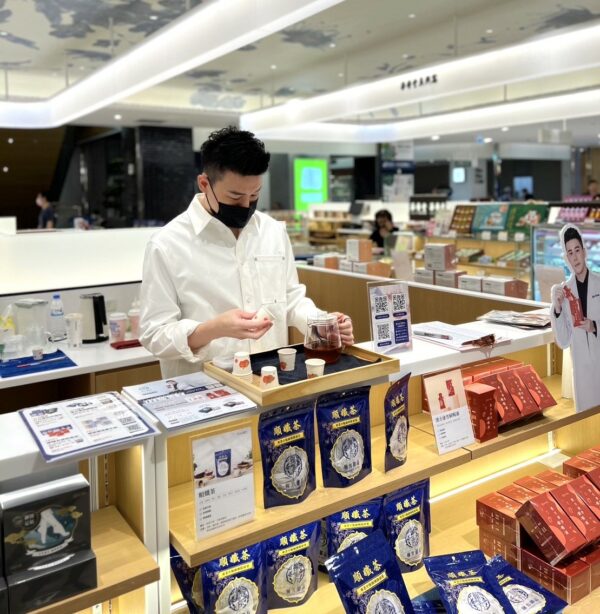 翰方御品創辦人-曾柏翰中醫師快閃翰方御品實體櫃