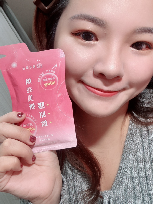 喝煥亮美妍膠原飲也有2年了,效果真的很明顯。有上妝的時候明顯妝很服貼,另外蘋果機的部分也是自然上提,展現出年輕好氣色。