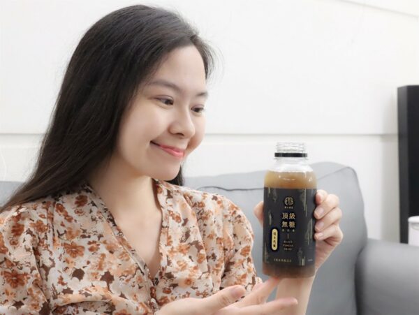 這款漢方養生木耳飲是由專業中醫師調配出來,不添加防腐劑或其他化學成分,喝起來更安心!