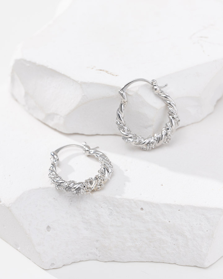 銀色麻花｜免後扣．耳環 最強新品｜首批限量|1101．Hello November !|全館商品|耳環｜Earring|耳環｜免後扣|搭配指南|中性款看這裡
