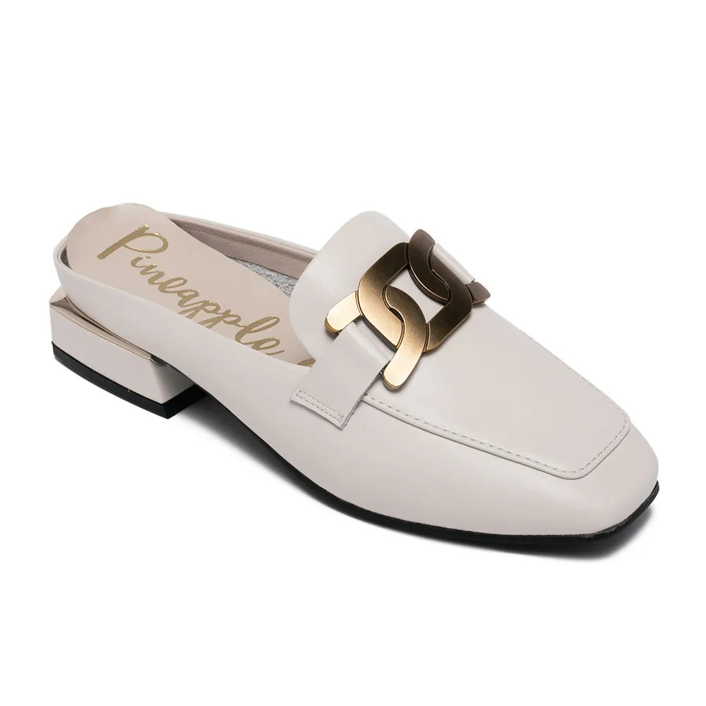 REVA 金屬飾釦方頭低跟穆勒拖鞋 pineapple outfitter|FLAT SLIPPERS 平底拖鞋|HEEL SLIPPERS 有跟拖鞋|MULES 穆勒鞋|品牌|Pineapple Outfitter|款式 STYLE|拖鞋 Slippers|穆勒鞋 Mules|跟高 Heel Height|平底 0-2 cm|低跟 3-4 cm