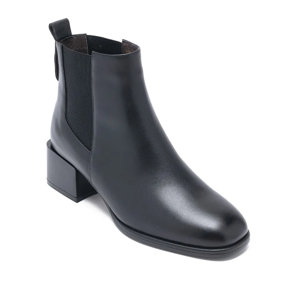 BASE 真皮素面低粗跟短套靴 - 黑色, 6 換季出清 990up|pineapple outfitter|BOOTIES 踝靴/短筒靴|優惠活動 Promotion|品牌|Pineapple Outfitter|款式 STYLE|靴款 Boots|跟高 Heel Height|中跟 5-7 cm