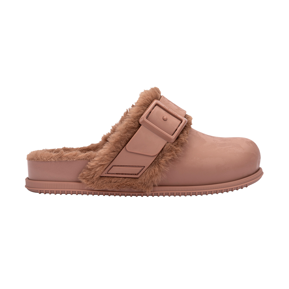 泰迪毛毛方形扣飾穆勒鞋 - 卡其色, 5 L-25FW|Melissa|SLIPPERS 拖鞋|季別|👠👜雙週新品 | 週四上新|品牌|Melissa|款式 STYLE|穆勒鞋 Mules|跟高 Heel Height|低跟 3-4 cm