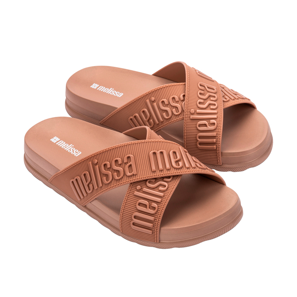 交叉寬帶LOGO平底拖鞋 - 棕色, 6 🔥Sale | 限時優惠|🫶寵愛媽媽😻滿千折百|分類規劃|🐴馬上好運．能量誕生🪶|值得入手首購清單|Melissa|SLIPPERS 拖鞋|季別|L-25SS|特別企劃|🌟功能性|防水|Top Sales | 排行榜|優惠活動 Promotion|品牌|Melissa|款式 STYLE|拖鞋 Slippers|跟高 Heel Height|低跟 3-4 cm