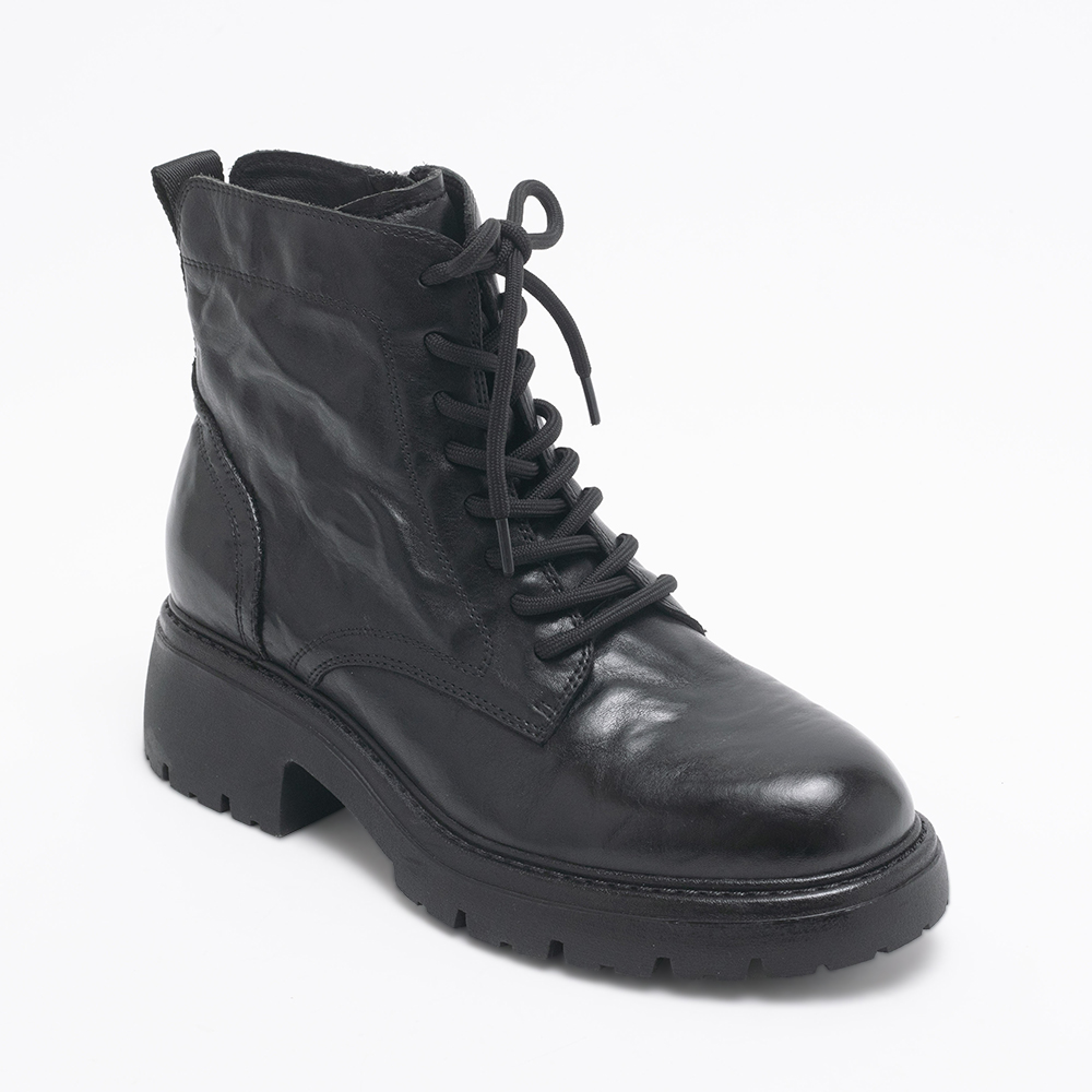 仿舊率性真皮馬丁靴BALWINA - 黑色, 4 🟠09 OCT.|季別|PO.ES-25FW|👠👜雙週新品 | 週四上新|pineapple outfitter|BOOTIES 踝靴/短筒靴|品牌|Pineapple Outfitter|款式 STYLE|靴款 Boots|跟高 Heel Height|中跟 5-7 cm