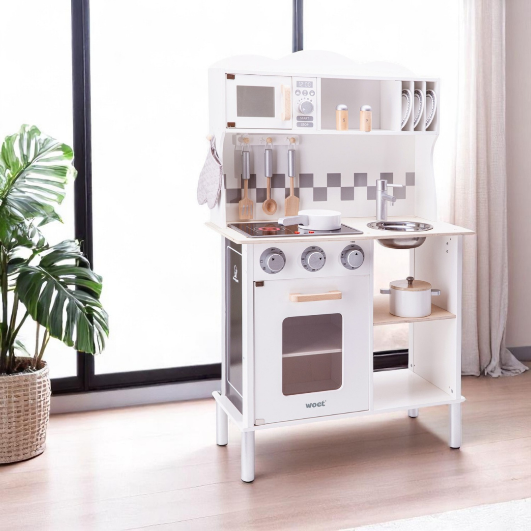 woet 聲光小主廚木製廚房玩具(原 New Classic Toys)，含12配件組。